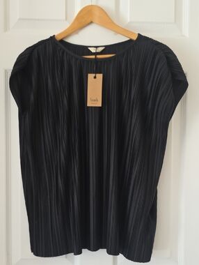 Hush Uk Black Pleated Flowy Cap-Sleeve Top Size S New